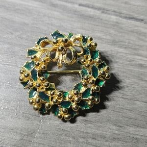 Elegant Gold and Green Wreath Brooch